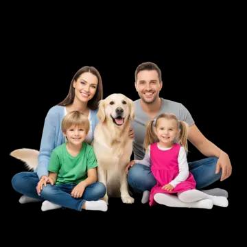 Familia junto a su mascota, protegidos con MisDatos QR